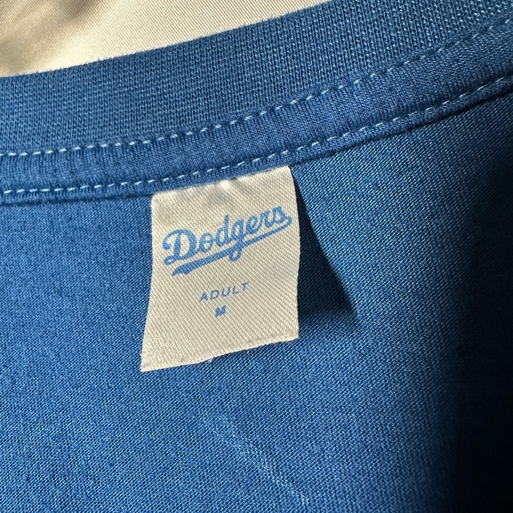 Dodgers Kike Hernandez 14 T-Shirt - Picture 5 of 5